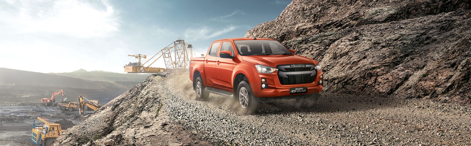 ISUZU-D-MAX-45º-Front-View-COVER-1-TAMBANG-FIX-2000x620-1